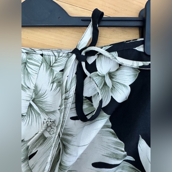 Vintage Y2K Tommy Bahama 100% Silk Floral Hawaiian Travel Vacation Skirt/Wrap - Picture 3 of 6